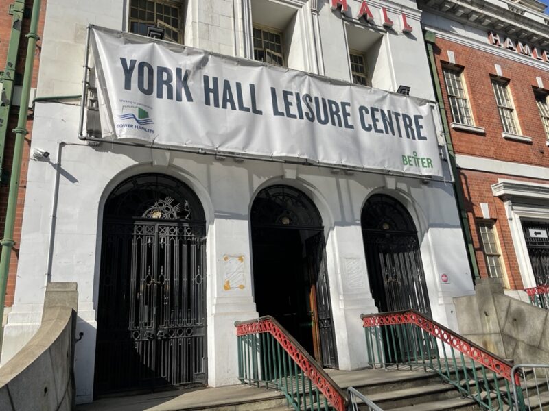 York Hall Leisure Centreの外観