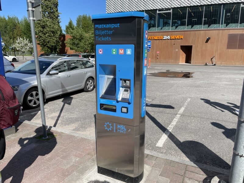 ヘルシンキ市内の駅のプラットホーム