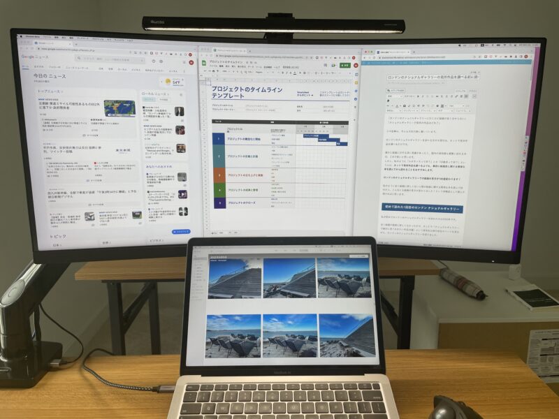 ウルトラワイドモニターはアプリを横に３つ並べられて仕事に最適