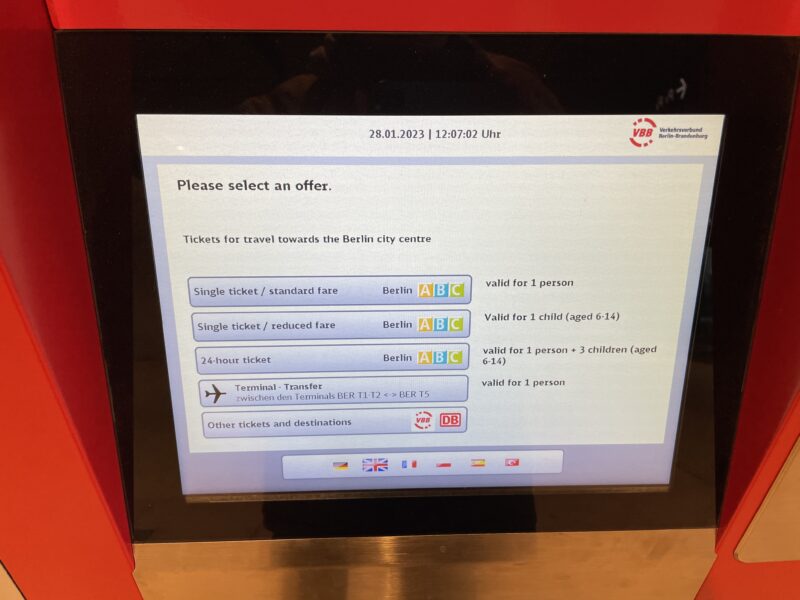 ブランデンブルク空港に置いてあるVBBのチケット券売機
